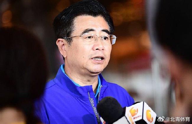 战乱时期怙恃双亡后的孤女流离求生，遭受人面狼心的伪正人后的掉意，蒙受身心践踏后的玩世不恭，姐妹俩与统一个汉子之间的爱恨纠葛，传统家长对舞女的轻视，文人式的殉情与哀伤等，组合成了这个奇情里披发着哀伤的恋爱故事，此中，姐妹俩在生离死别多年后不测重逢的那一幕，在两个演员（杨紫婷与孙文婷）的倾情演绎下，此时无声胜有声，经由过程两人的脸上脸色而折射出动人至深的姐妹情，再加上这一幕时，本来姐姐孟小梦在唱着悱恻缱绻的《何日君再来》这首歌，又由于认出mm而歌声障碍，将人物的心里感情给陪衬了出来。